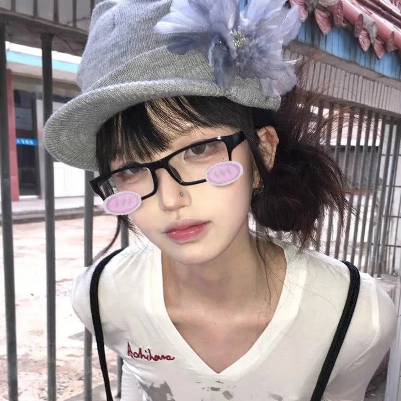 Cute Blush Glasses Anime Style - Anime Cosplay Girl Photo 评论和价格